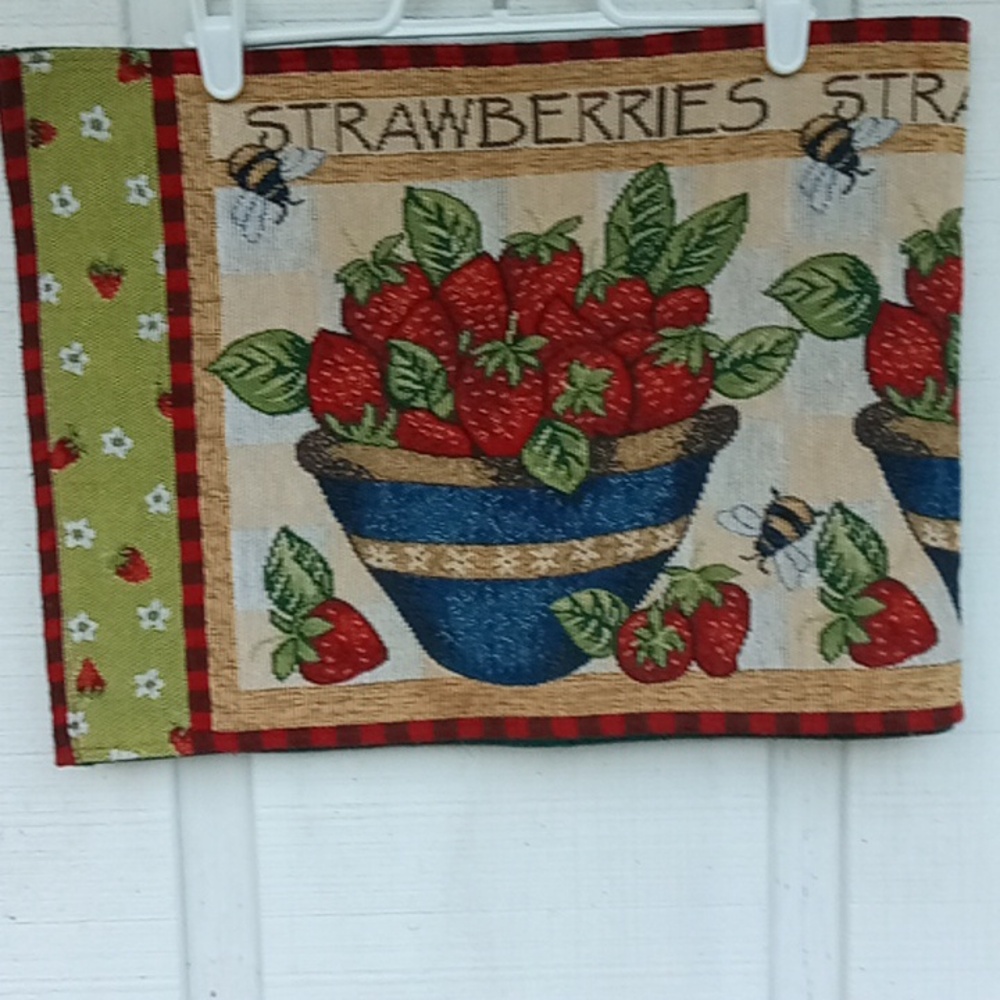 Vintage Summer Strawberry Table Runner - Picture 3 of 16